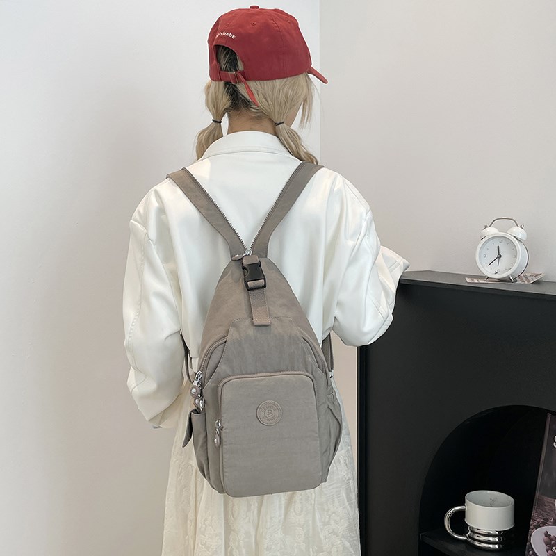 新款胸包女休闲旅行斜挎包大容量防水小背包简R约百搭日常通勤女
