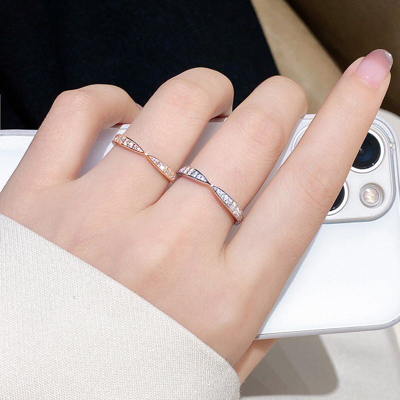 V型叠戴戒指女纯银轻奢高级感砖石 锆石小排钻莫比乌斯环碎钻护戒