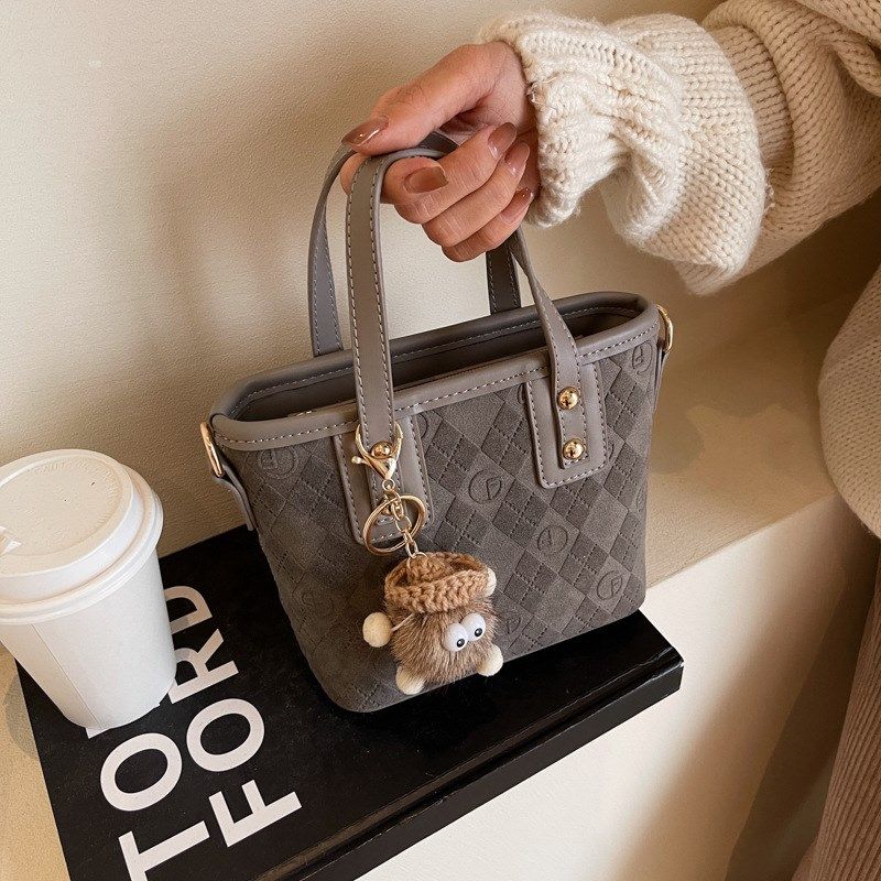 今年流行的水桶包包女包2024秋冬新款大容量手提包高级质感斜挎包,箱包皮具/热销女包/男包,水桶包,淘宝优惠券,粉丝福利购,淘宝优惠卷