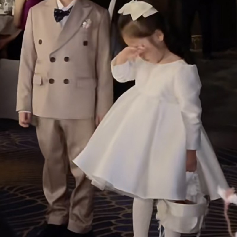 女童礼服钢琴演周岁白色缎面长袖公主裙主持人花童婚礼小女孩绝美