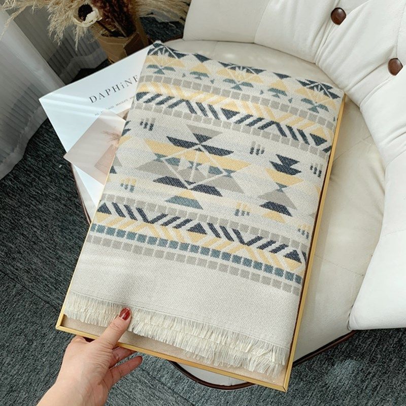 空调房披肩女外搭护肩颈围巾夏季2024新款毛毯保暖护膝办公室两用