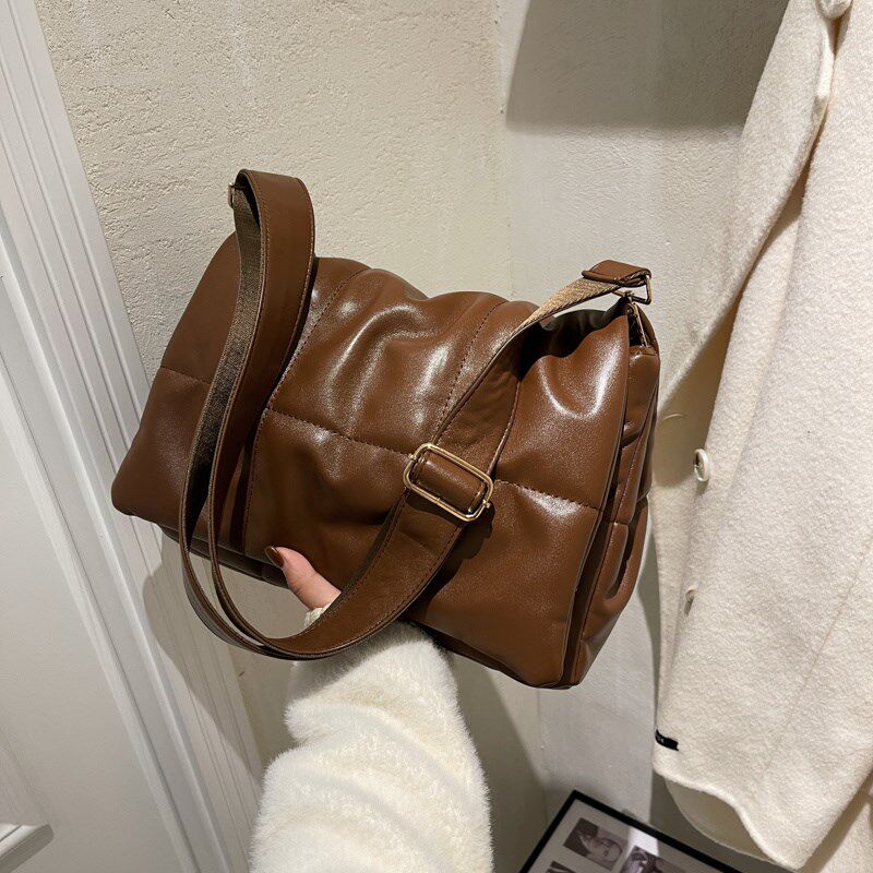 大容量包包女包新款2024春季高级感洋气百搭单肩包宽肩带斜挎大包