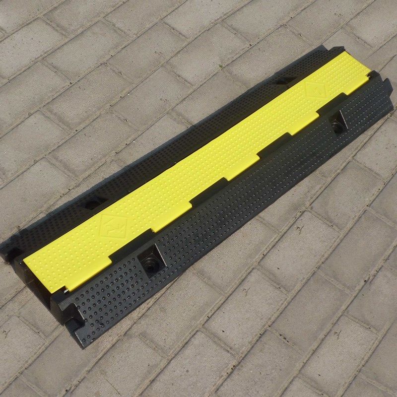 线槽减速带橡胶PVC电缆保护槽压线板室内户外地面线槽橡胶盖线板,电子元器件市场,配线槽,淘宝优惠券,粉丝福利购,淘宝优惠卷