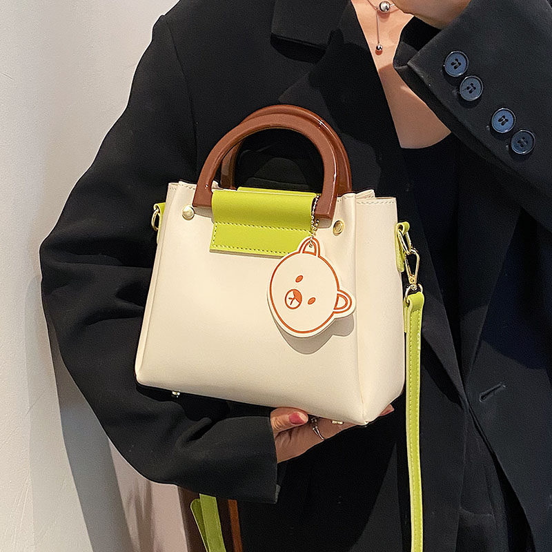 今年流行包包女2023新款高级感时尚质感手提包秋季单肩斜挎水桶包,箱包皮具/热销女包/男包,水桶包,淘宝优惠券,粉丝福利购,淘宝优惠卷