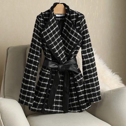 2210秋冬IcVLvzsd新女收腰格子西服外套装小香粗花呢西装外套暗扣
