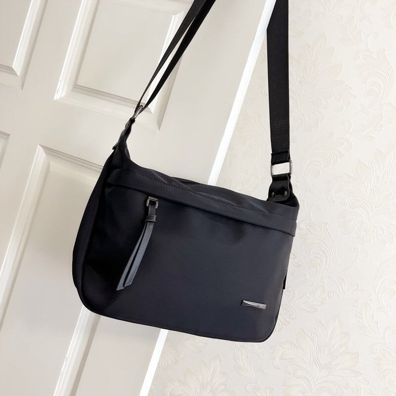 韩版新款单肩女包防水尼龙牛津布大容量旅行背包简约轻便斜挎大包