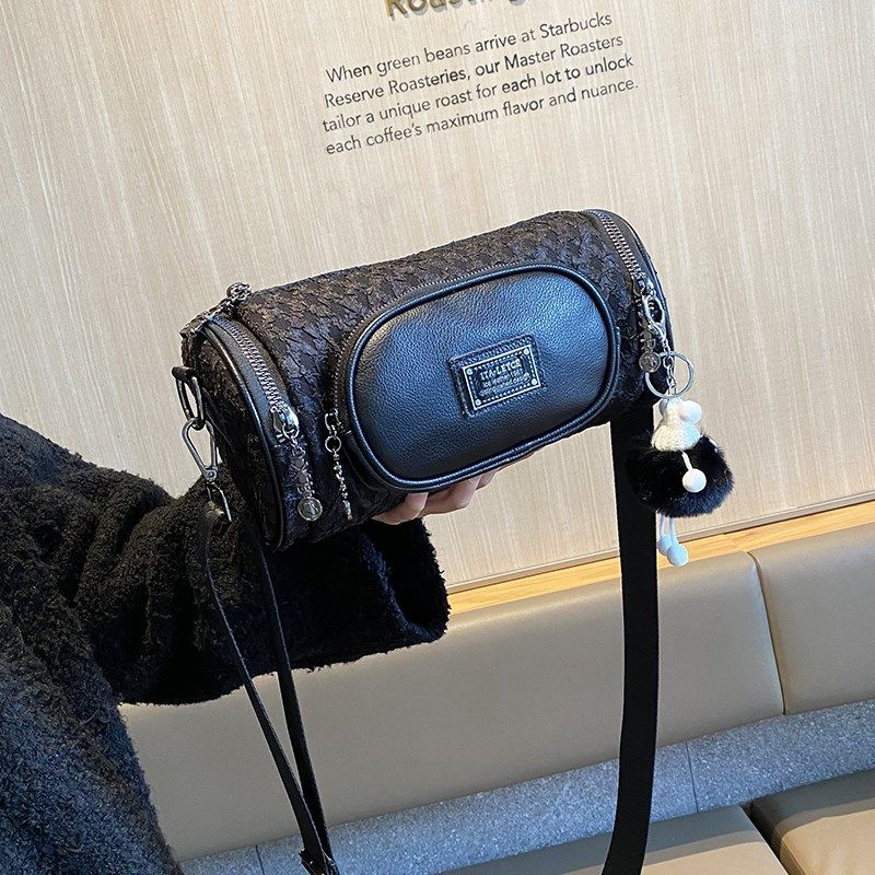 斜挎百搭网红圆筒包2024休闲基本款多口袋单肩包时尚小型枕头包女,箱包皮具/热销女包/男包,通用款女包,淘宝优惠券,粉丝福利购,淘宝优惠卷