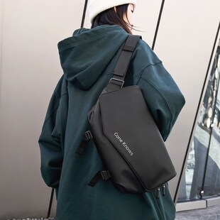 斜挎包女款轻便大容量胸包户外登山小背包运动工装骑行冲锋包女生