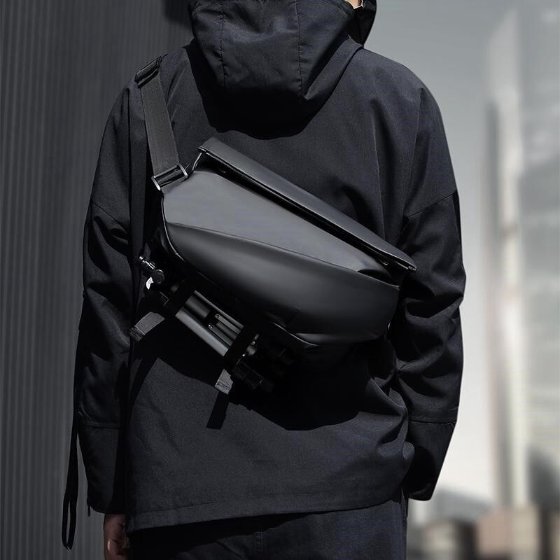 斜挎包男大容量机能胸包男款斜跨运动背包秋冬挎包男士骑行腰包BL