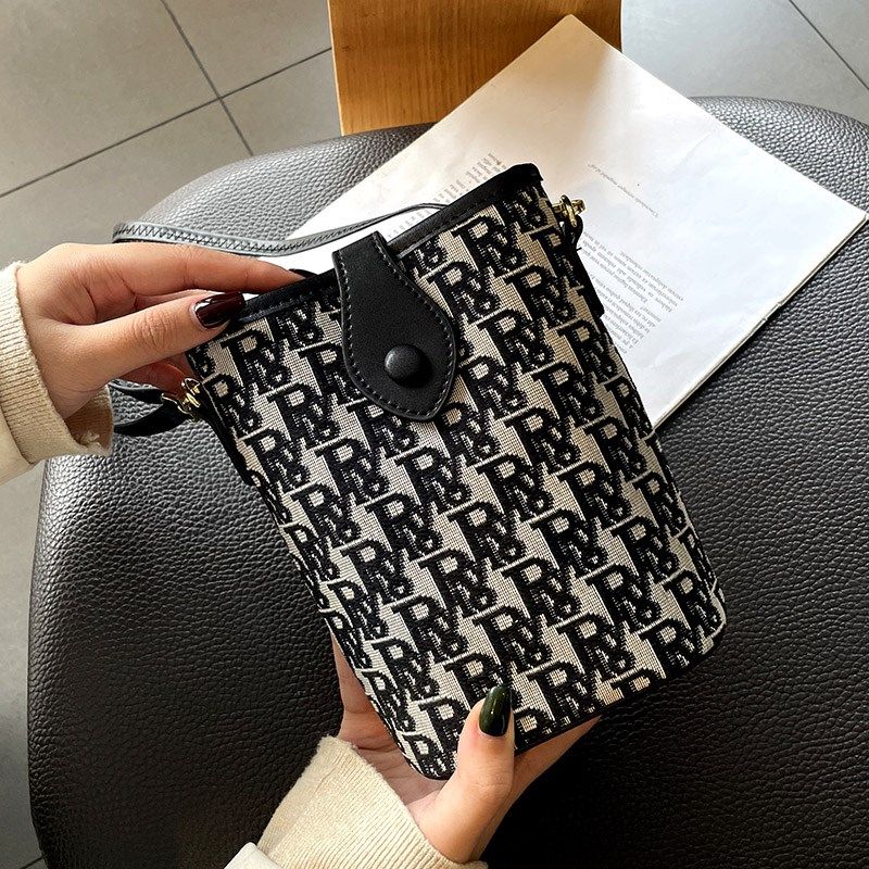 手机包女斜挎2024新款迷你小包高级感洋气春夏小巧轻便帆布水桶包,箱包皮具/热销女包/男包,手机包,淘宝优惠券,粉丝福利购,淘宝优惠卷