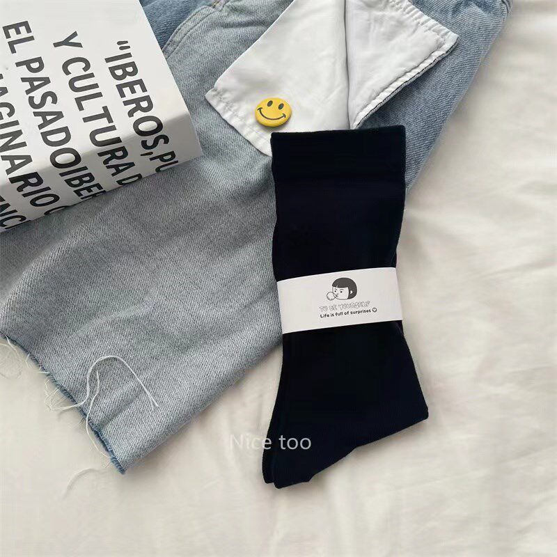 TWO PAIRS OF SUPER HOT SOLID COLOR AFFORDABLE XIAOHONGSHU LOOSE SOCKS F CONFINEMENT SOCKS PURE COTTON SOCKS TIDE BLACK AND WHITE SOLID COLOR PILES