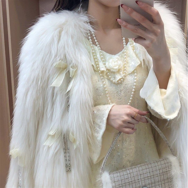 艾日秀2024秋冬法式温柔松弛慵懒亮片荷叶边花朵刺绣修身连衣裙女