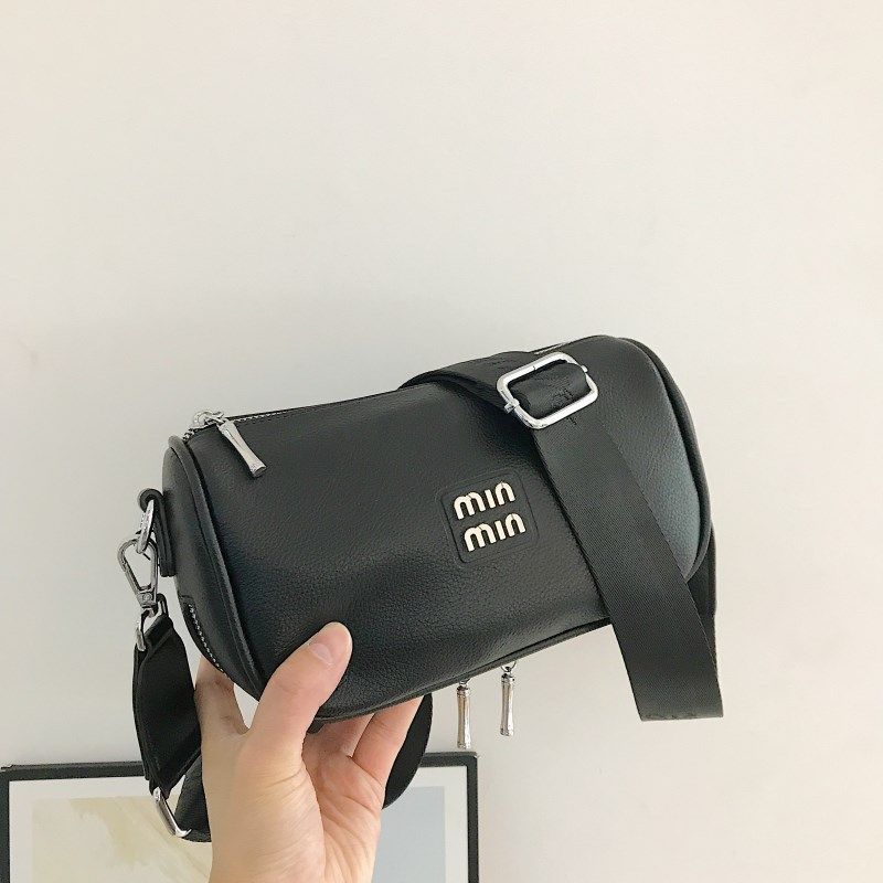 宽肩带休闲包包女2024新款字母马鞍包时尚简约单肩包斜挎包拉链,箱包皮具/热销女包/男包,马鞍包,淘宝优惠券,粉丝福利购,淘宝优惠卷