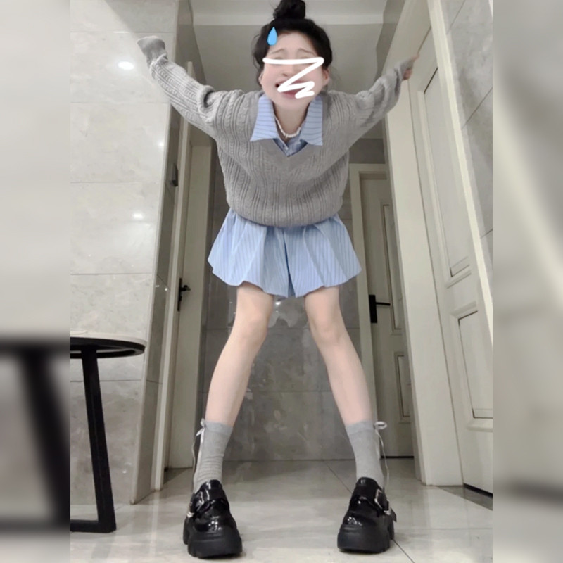 热销2024复古学院风灰色V领叠穿毛衣女早秋季条纹衬衫连衣裙子两