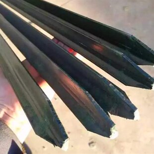 Y型立柱实心铁柱子栅栏栏杆养殖铁丝网刺绳立柱三角尖头铁柱