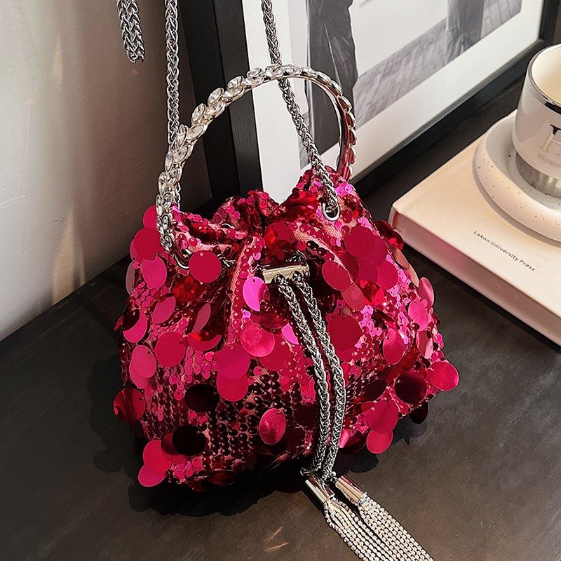 甜酷辣妹风亮片包包女2024新款时尚链条斜挎包小众设计手提水桶包,箱包皮具/热销女包/男包,水桶包,淘宝优惠券,粉丝福利购,淘宝优惠卷