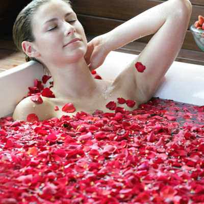 热销【100克】泡澡花瓣玫瑰牛奶泡泡浴spa水疗泡脚泡澡用品嫩白乾