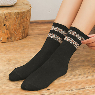 厂家Unisex Cotton TubeU Mid Socks Style Breathable for Retro