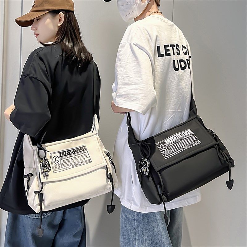 日系帆布包斜挎包男士大容量休闲工装邮差包女学生上课单肩包潮流