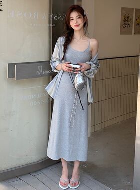 孕妇春装套装2024新款连衣裙时尚洋气时髦条纹衬衫上衣吊带裙