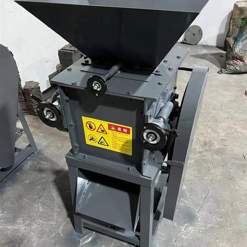 家用小型电动粮食压扁挤扁机 对e辊式挤扁机酒厂高粱对辊粉碎机