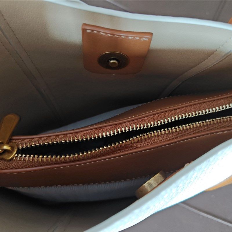 纯皮女包压花纹路设计感水桶包大容量斜挎包小众设计单肩腋下包