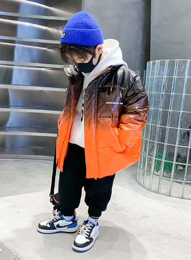 男童冬装渐层色红色炸街羽绒服2023新款儿童洋派男孩免洗外套潮牌