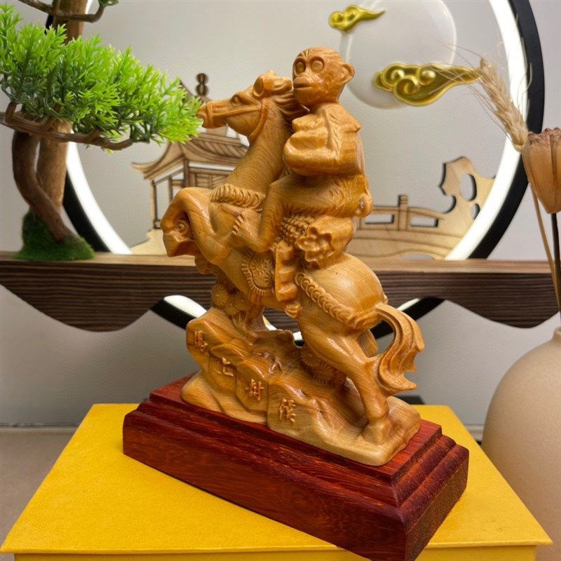 柏木雕生肖马摆件马上封侯马上有钱红木底座送礼工艺品16×12×3