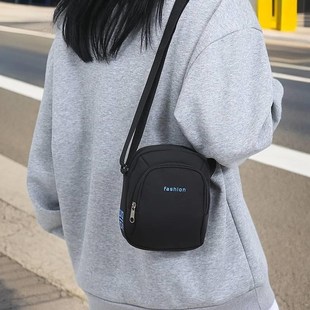 男士随身便携包男土包斜挎包大男孩外出小挎男孩胸包帅气潮流百搭