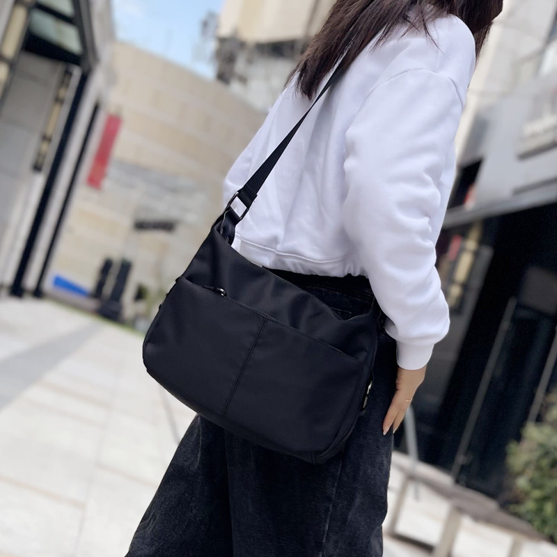 日韩新款斜挎高级感尼龙女包双拉链多夹层单肩包横款休闲大容量潮