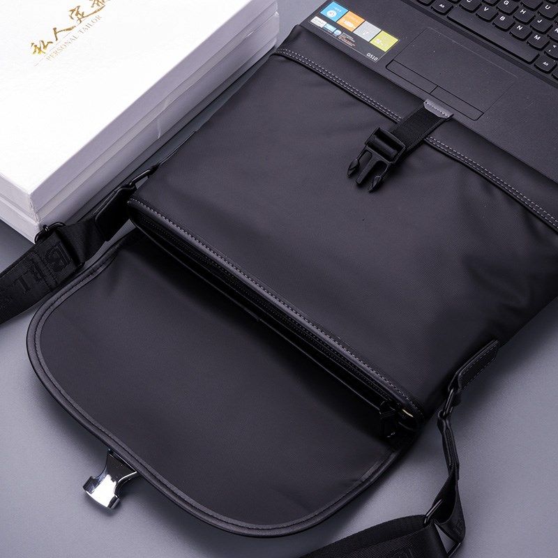 单肩包男斜挎包男士邮差包男包牛津布大容量翻盖帆布休闲背包男款