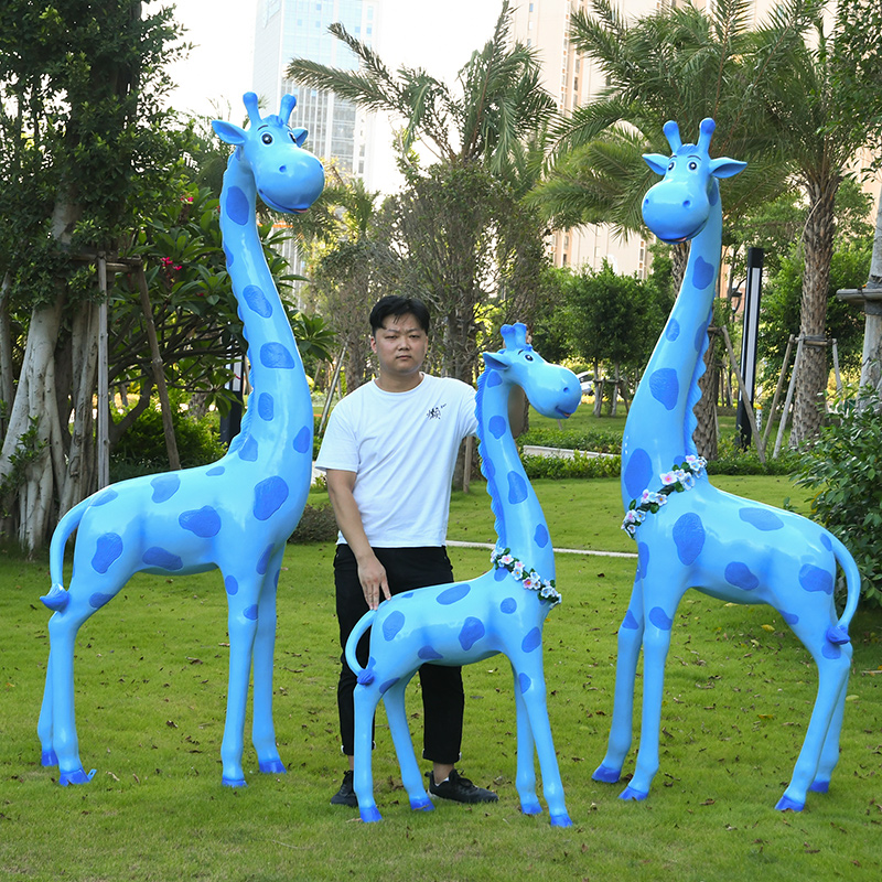 速发发光玻璃钢动物雕塑卡通长颈鹿户外园林景观摆件幼儿园草坪装