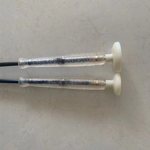 空竹抖杆手柄可上碗铜头侧穿孔原料胶质手柄弹性适中买杆赠线。