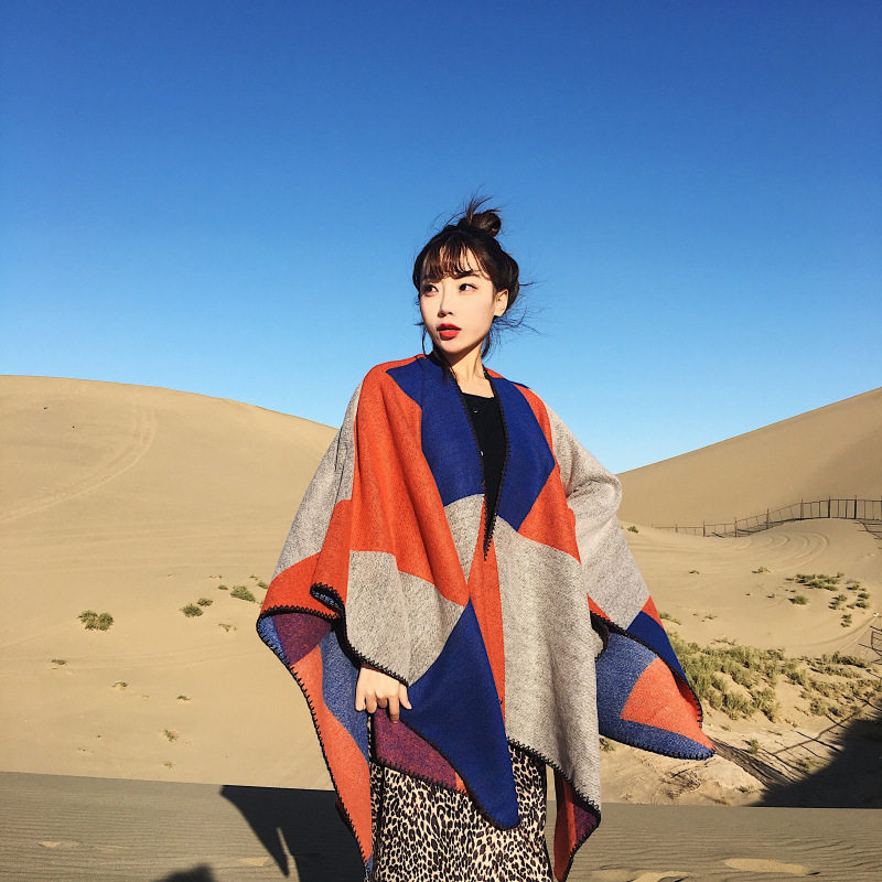 秋冬季民族风披肩女加厚围巾拍照旅游斗篷式披肩两用保暖外搭披风