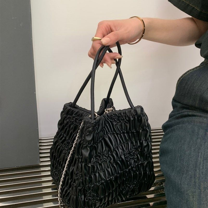 时尚刺绣银色百搭休闲单肩女包水桶包链条斜挎包菜篮子包香风,箱包皮具/热销女包/男包,水桶包,淘宝优惠券,粉丝福利购,淘宝优惠卷