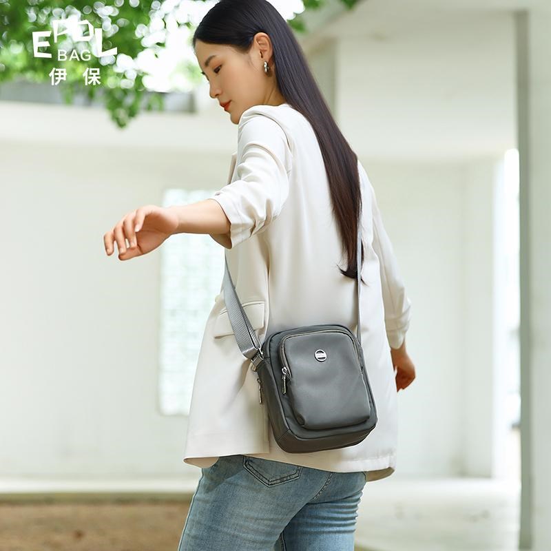 伊保帆布斜挎包通勤女士2025新款手机包竖款尼龙百搭女单肩小包包