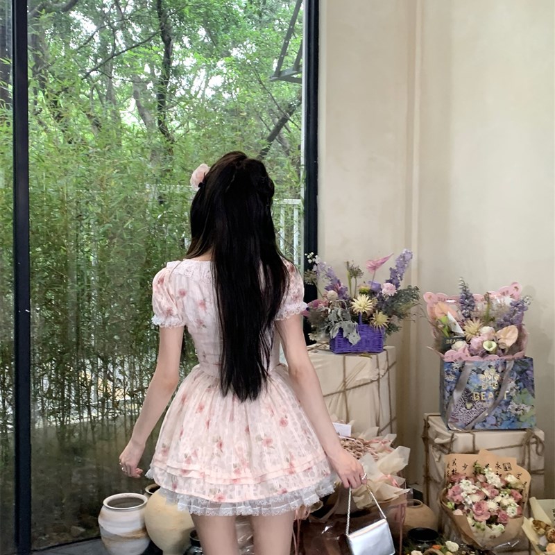越韩小鱼 粉雾芍药 法式方领少女掐J腰树影感碎花网纱蓬蓬裙