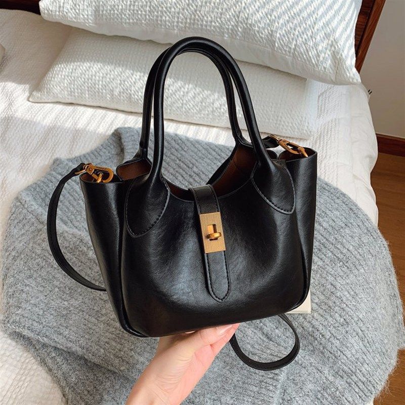 秋冬包包女2024新款高级感小众水桶包女斜跨复古锁扣手提菜篮子包,箱包皮具/热销女包/男包,小方包,淘宝优惠券,粉丝福利购,淘宝优惠卷