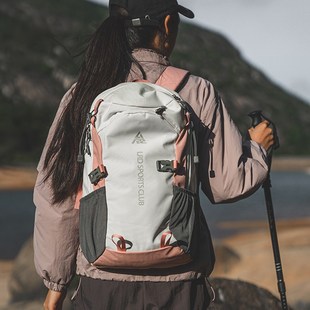 户外徒步登山包女士大容量轻便爬山旅游双肩包轻量化防水旅行背包
