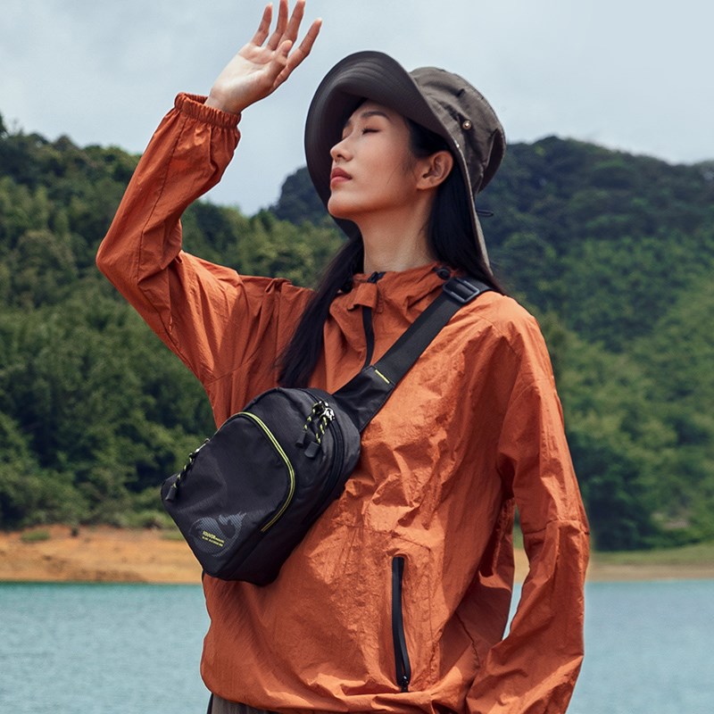 运动胸包女2024新款牛津布单肩斜挎包户外轻便背包秋X冬休闲小包