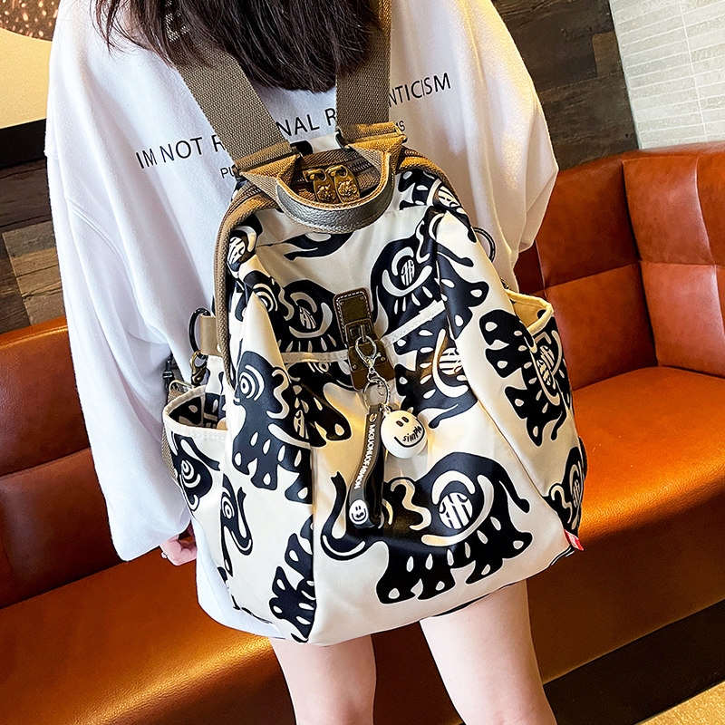 高级感超轻大容量妈妈揹包女2023新款双肩休闲轻便旅游女士旅行包