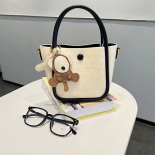 撞色小众菜篮子包2023新款小包包水桶包女高级质感手提包白色女包
