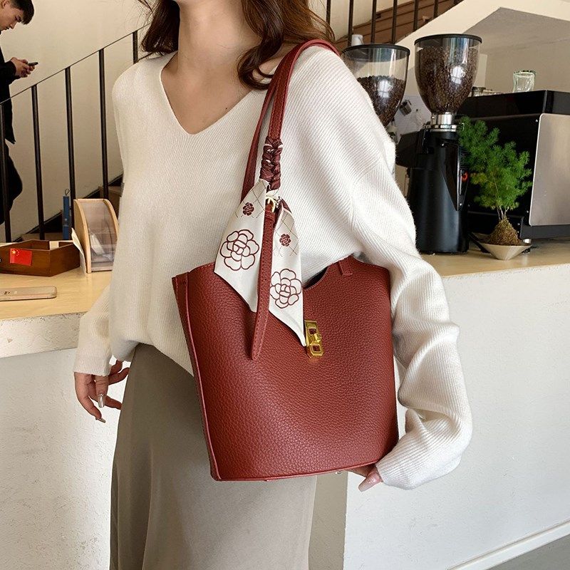 婚包女新娘2024新款高级感水桶包红色包包女结婚包包托特单肩包女,箱包皮具/热销女包/男包,水桶包,淘宝优惠券,粉丝福利购,淘宝优惠卷