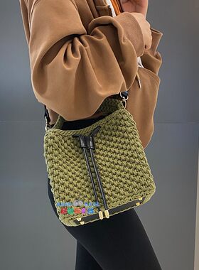 腿姐玩毛线 方形束口百变小背包diy编织材料包手工斜跨女背包成品