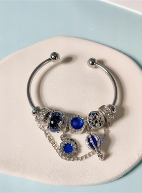 时尚炫彩宝蓝色串珠热气球吊坠和开口软手镯手链休闲约会装饰