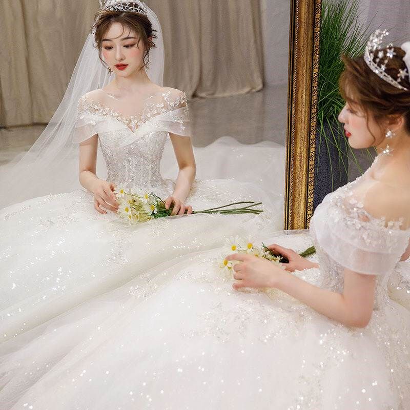 婚纱2022新款主婚纱大拖尾一字肩在逃公主轻婚纱T齐地法式纱裙白