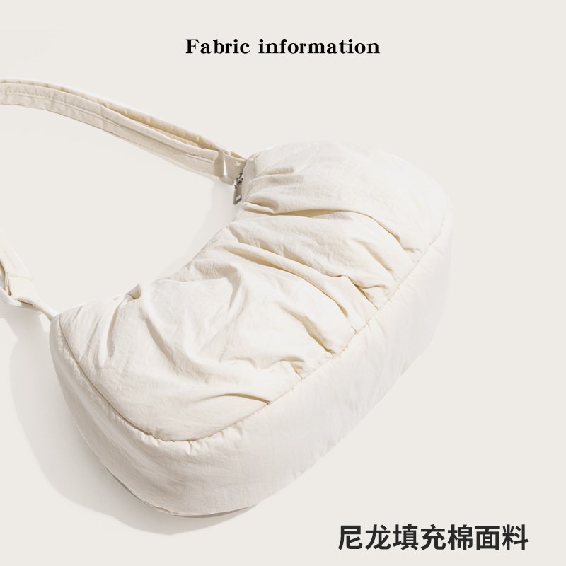 橙子少女韩版小众设计褶皱腋下包2024新款新月斜挎小包马鞍包布包