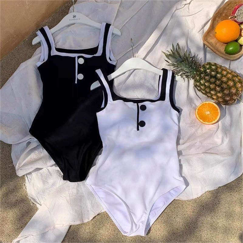 女士高级感白色连体保守泳衣女款2024年新款爆款遮肚子显瘦泡温泉