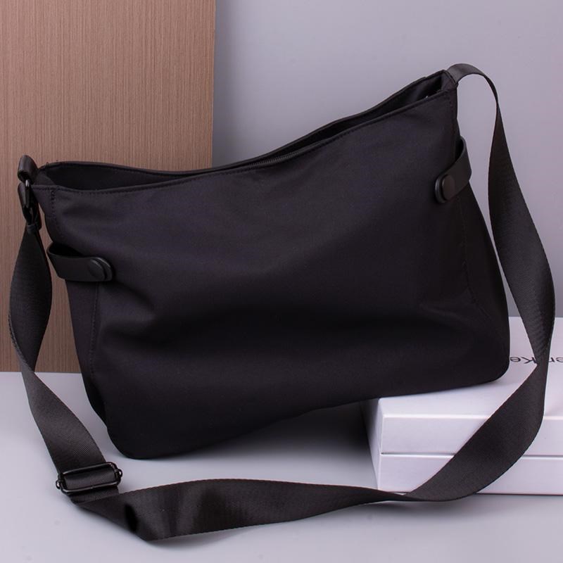 单肩斜挎包男士横款牛津布潮男包防水大容量休闲运动背包时尚帆布