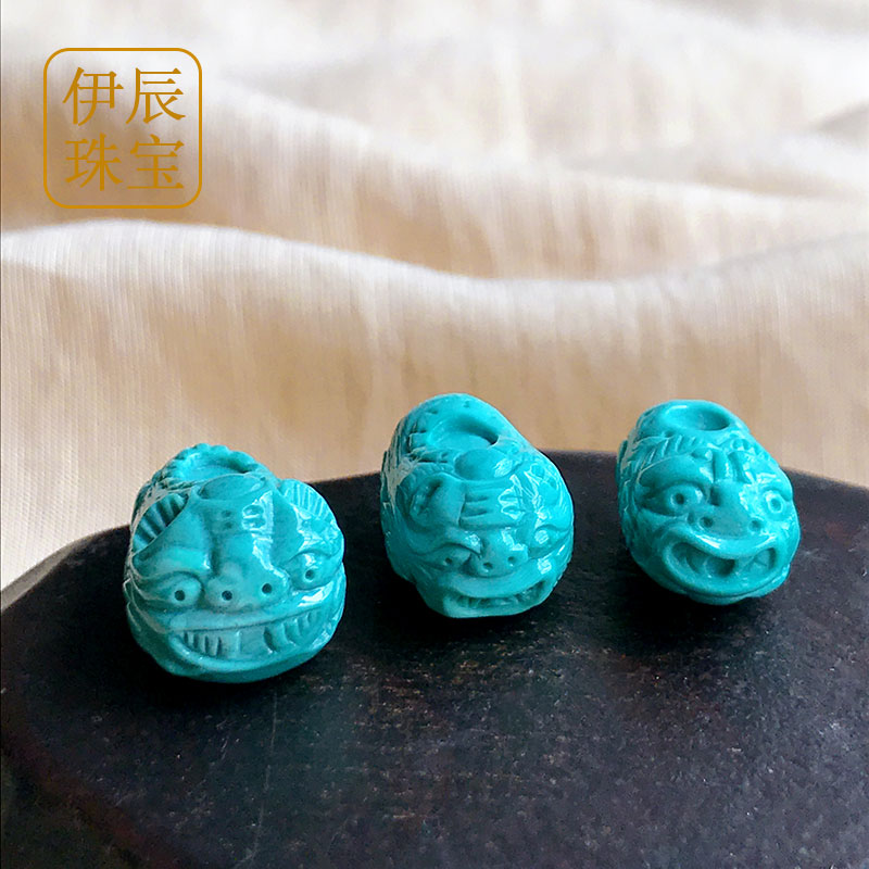 现货湖北原d矿绿松石吊坠 精品高瓷果冻料虎头鞋雕刻件背云diy配
